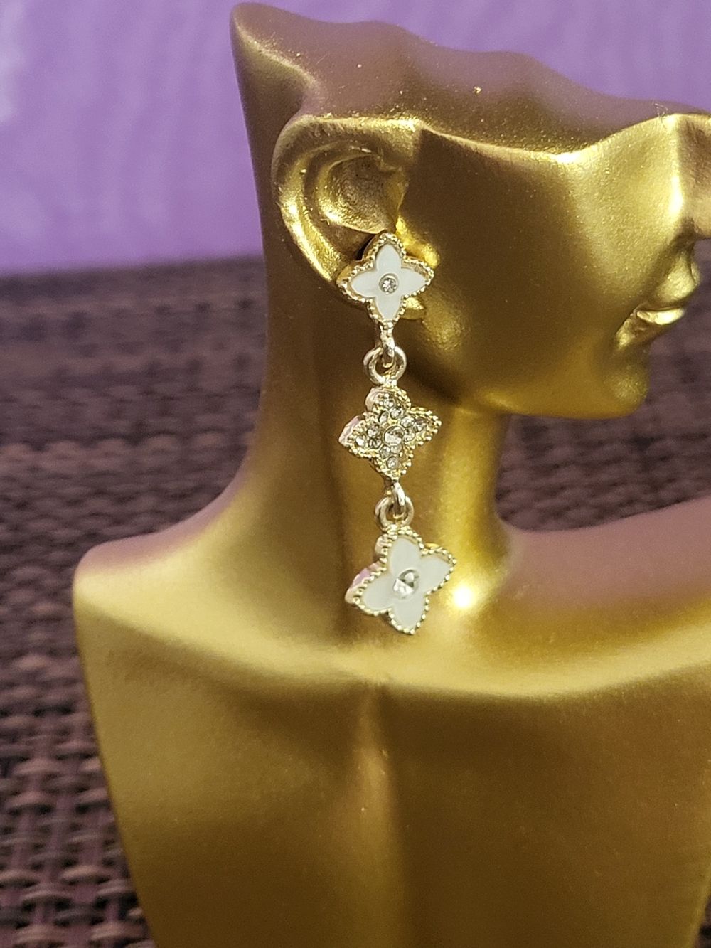 Elegant White Flower Drop Earrings - Gold Tone